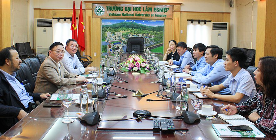 Làm việc với Hội Tri thức Khoa học và Công nghệ trẻ Việt Nam